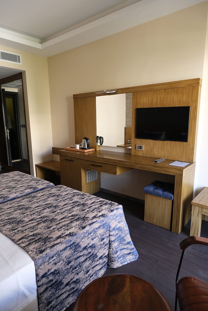 Azka Hotel 69/78