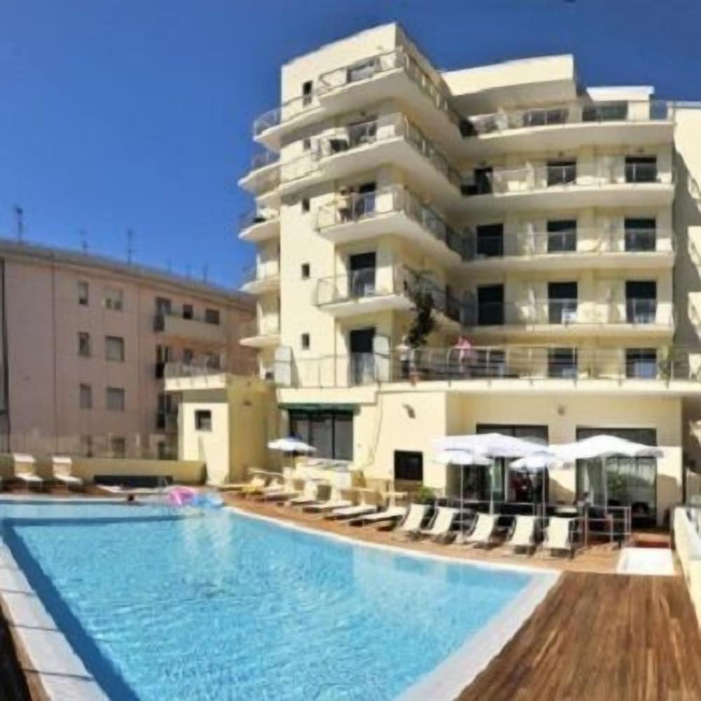 Hotel Excelsior 3/30