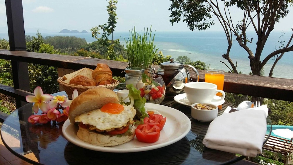 Sunset Hill Boutique Resort 60/77