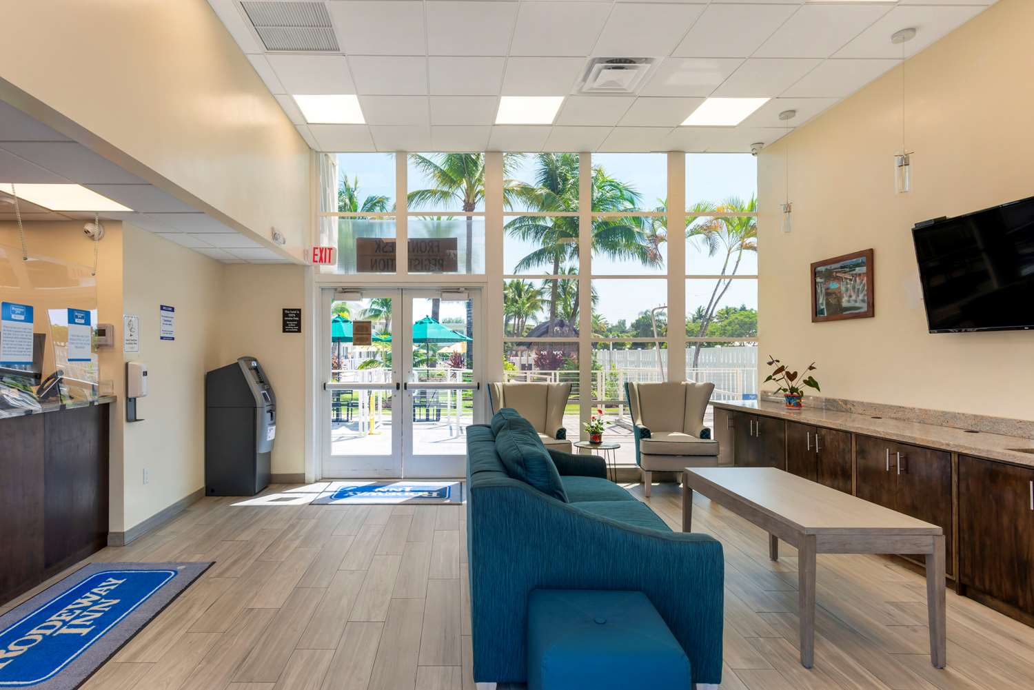 Downtown Hollywood Gardens Inn & Suites 16/20