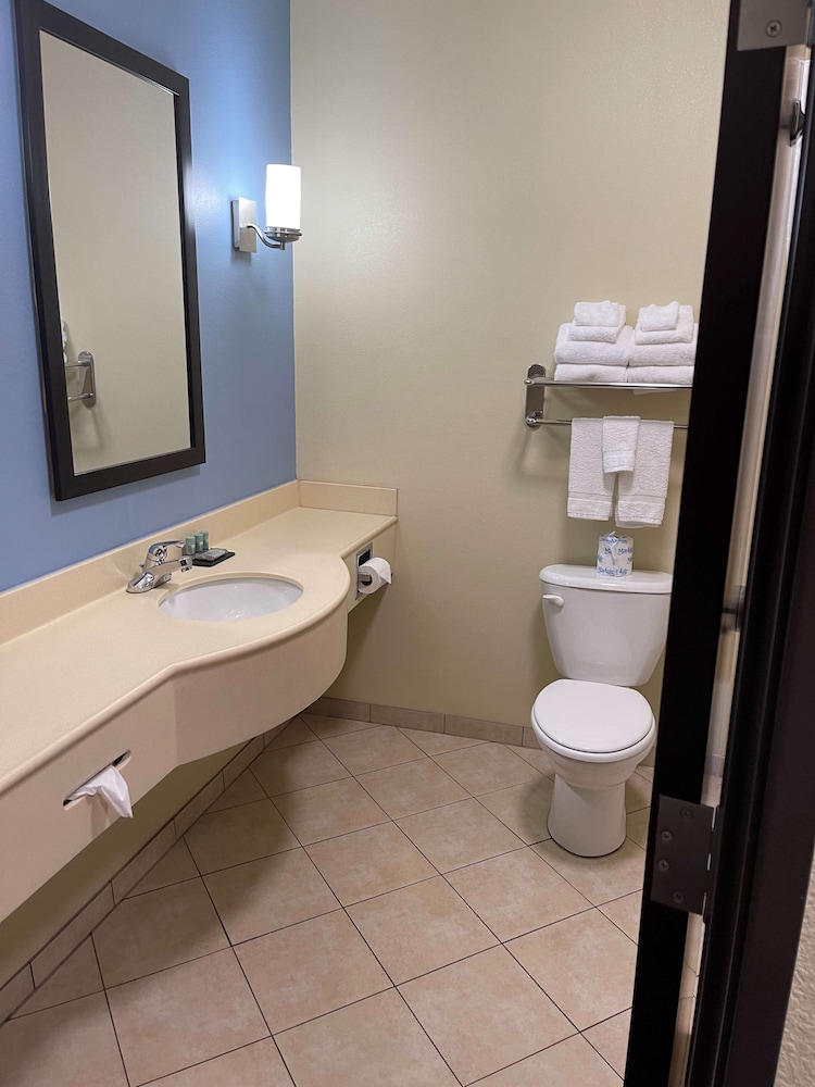 Best Western Coffeyville Central Business District Inn and Suites 24/59