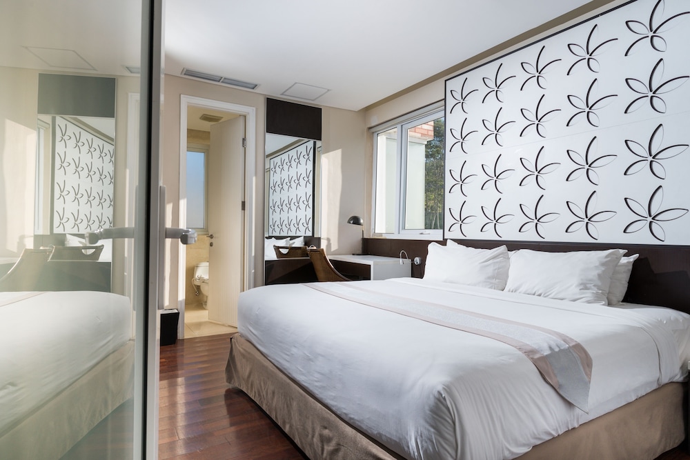 Amarta Hills Hotel And Resort 14/50
