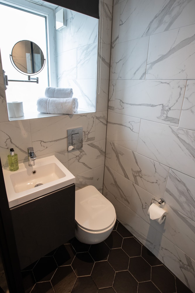 Euston Square Hotel 49/52