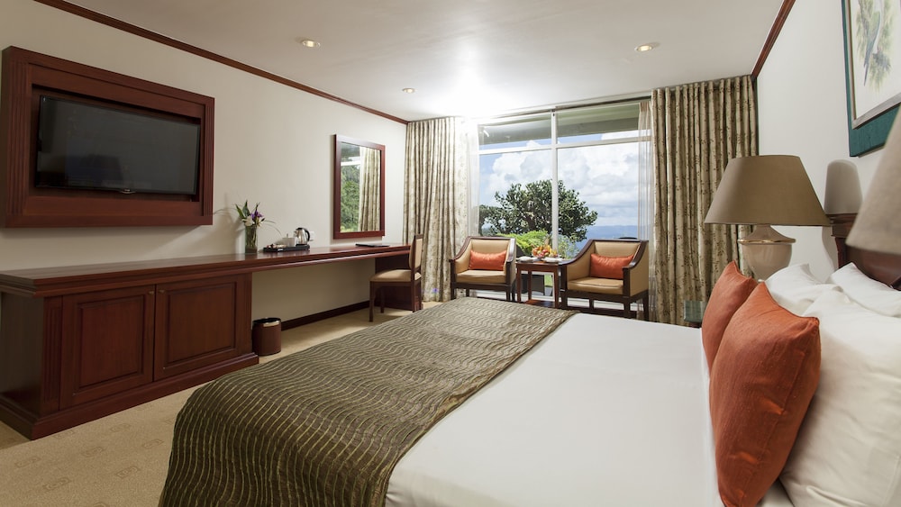 Hunas Falls Hotel Kandy 11/77