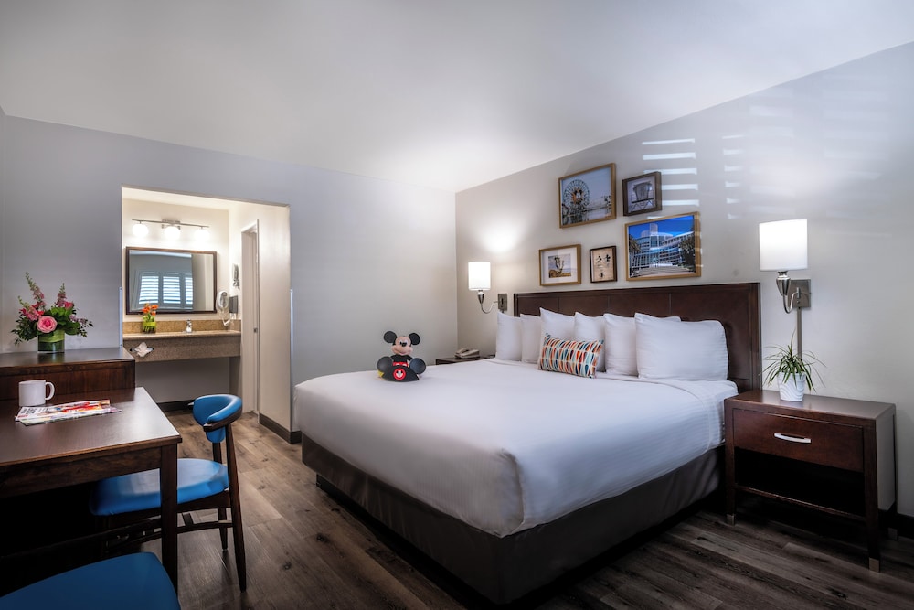 STANDARD, KING BED