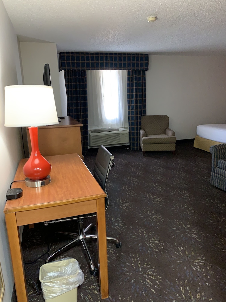 Ramada by Wyndham Santa Fe 19/36