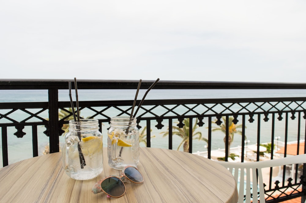 Paradise Beach Hotel 49/50