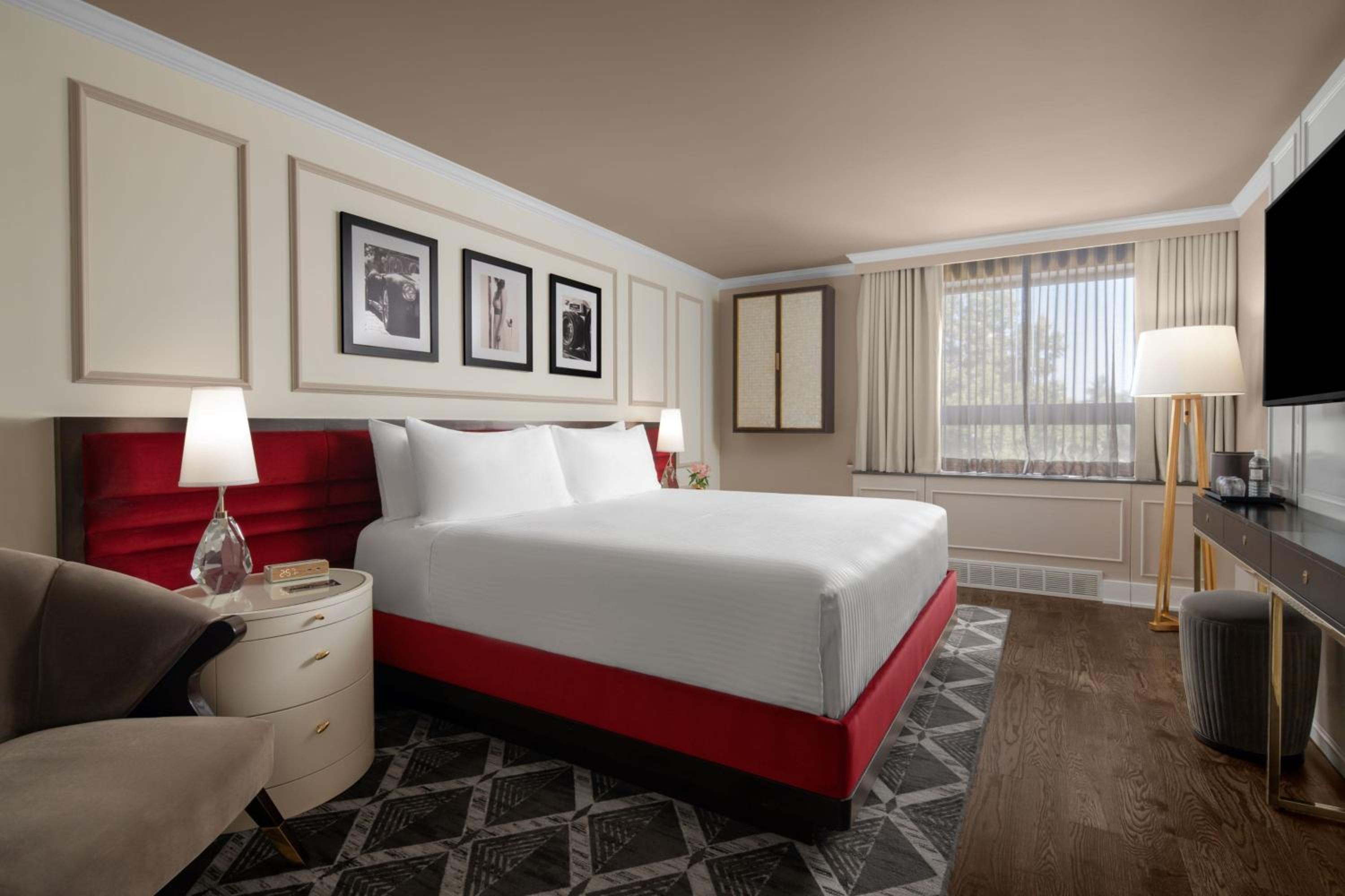 Guest Room, Deluxe, King Bed