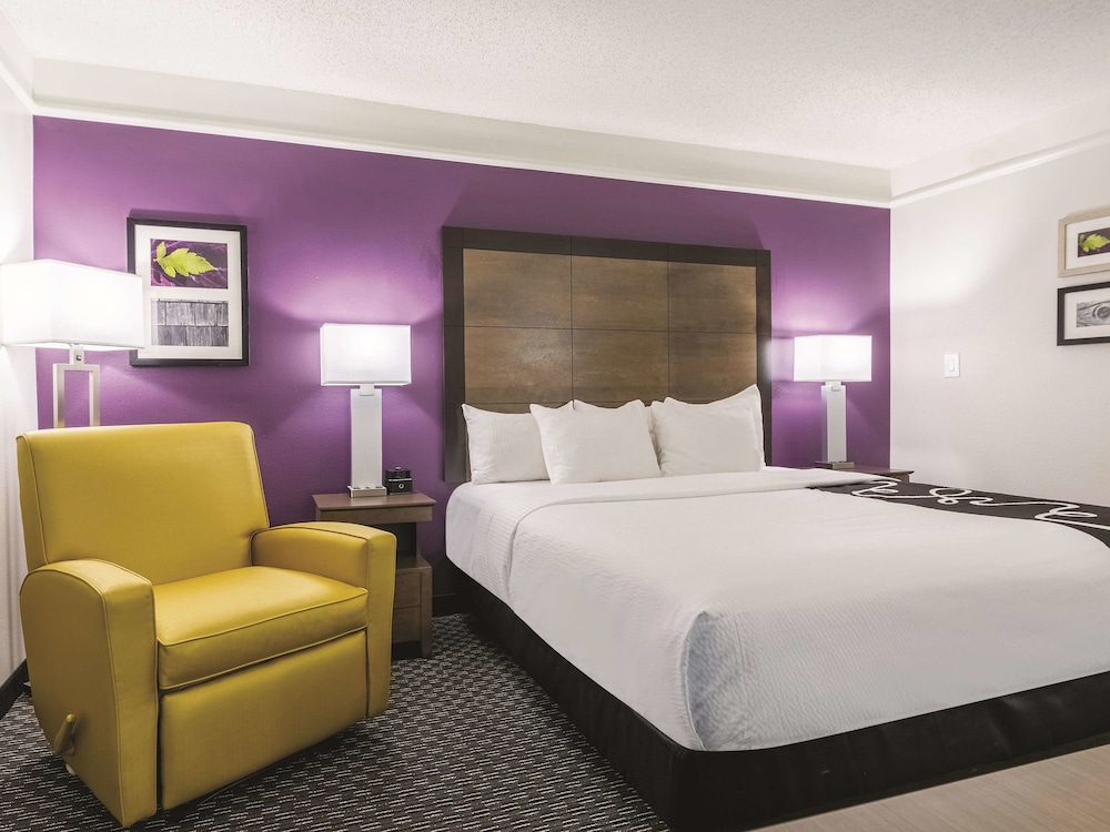 La Quinta Inn & Suites by Wyndham Alexandria Airport 11/48