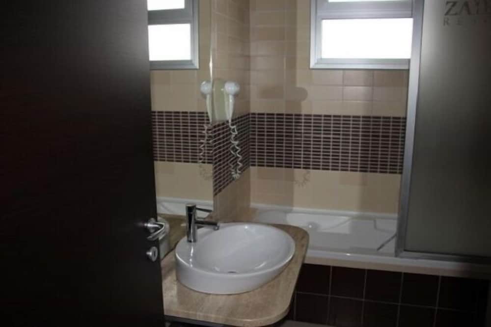 غرفة قياسية بسريرين منفصلين بإطلالة على المسبح، Zaiera Resort Club 5/5