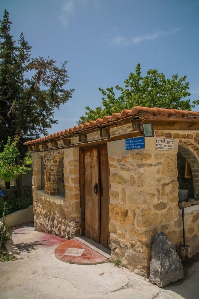 Aravanes Mountain Resort And Eco Cuisine 4/75