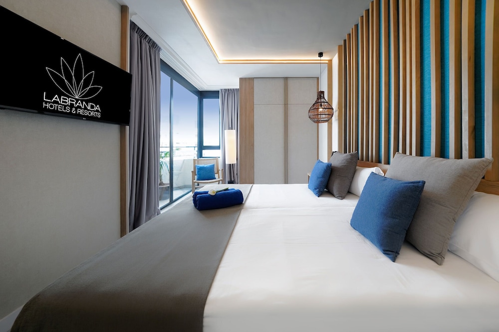 HOVIMA Suites Costa Adeje 24/64
