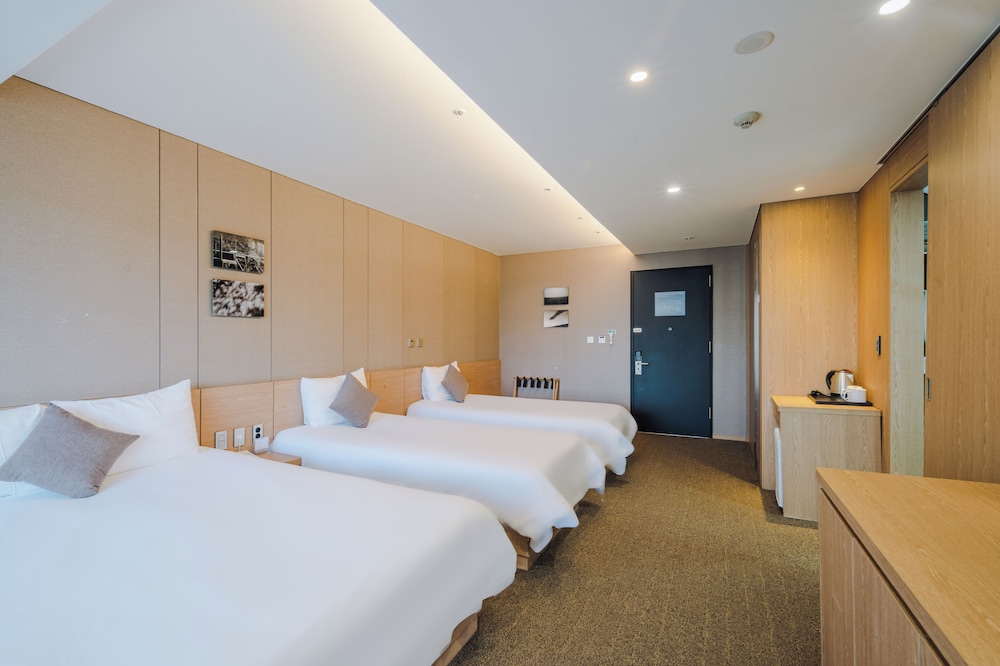 Family Suite, Double and Twin Beds, No Parking