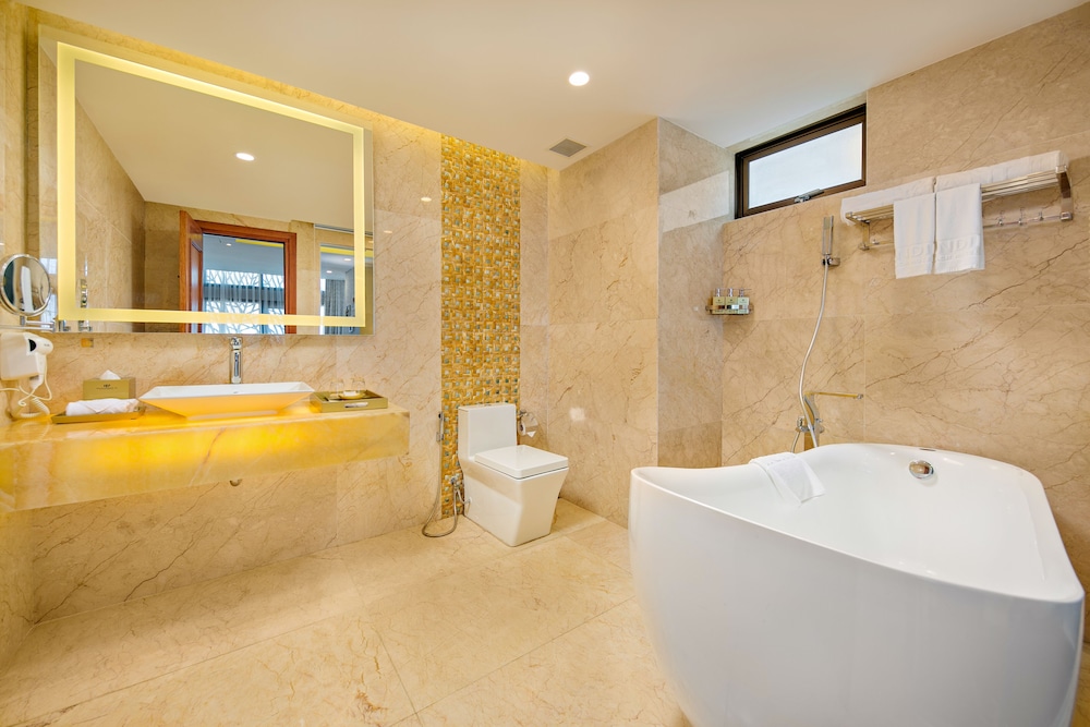 Mandila Beach Hotel Danang 26/77