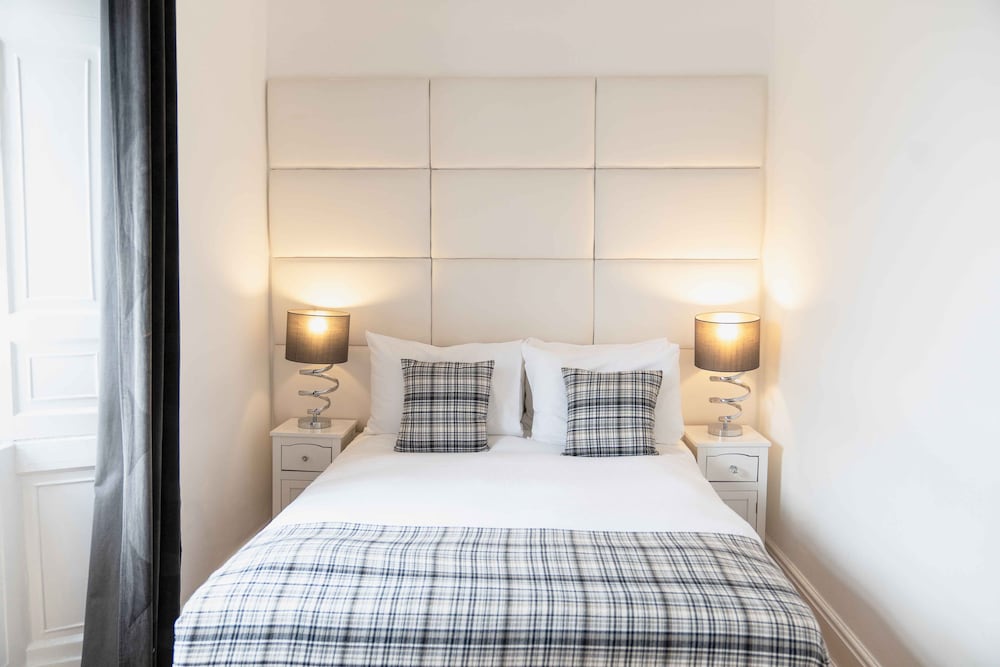 Edinburgh Castle Apartments And Suites 17/55