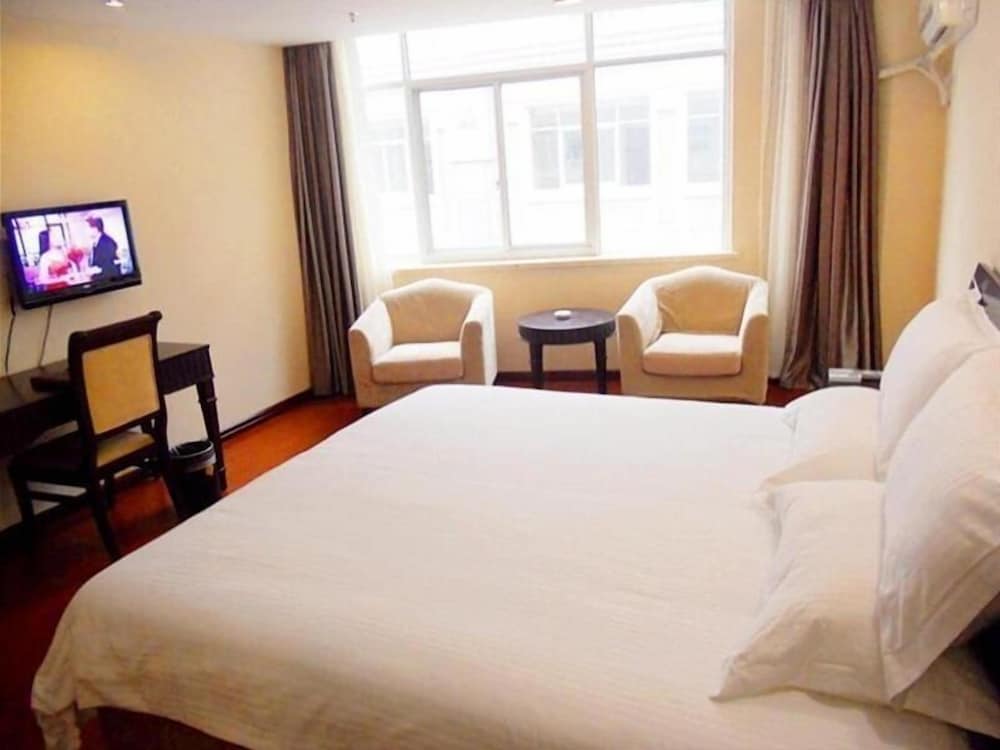 Greentree Inn Suzhou Taicang Baolong Square Express Hotel 24/53