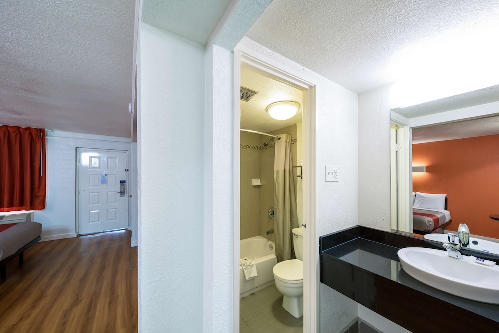 Motel6 Dallas, TX - Farmers Branch 46/47