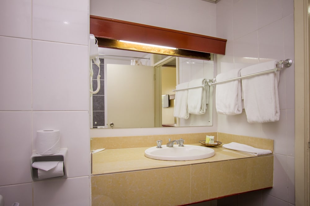Sirikwa Hotel 37/41