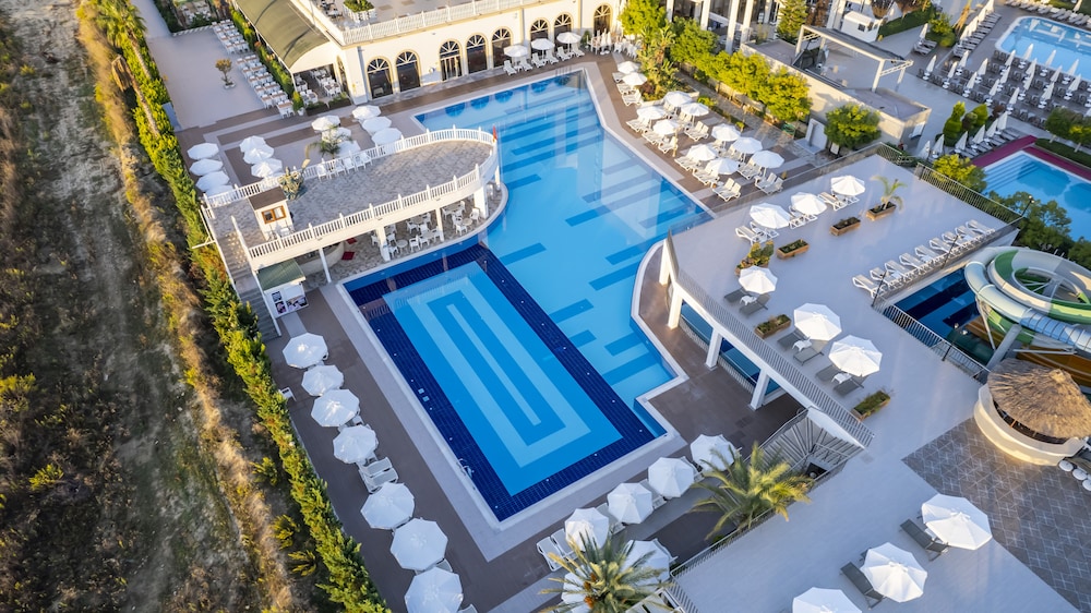 J Adore Deluxe Hotel Spa 6/50