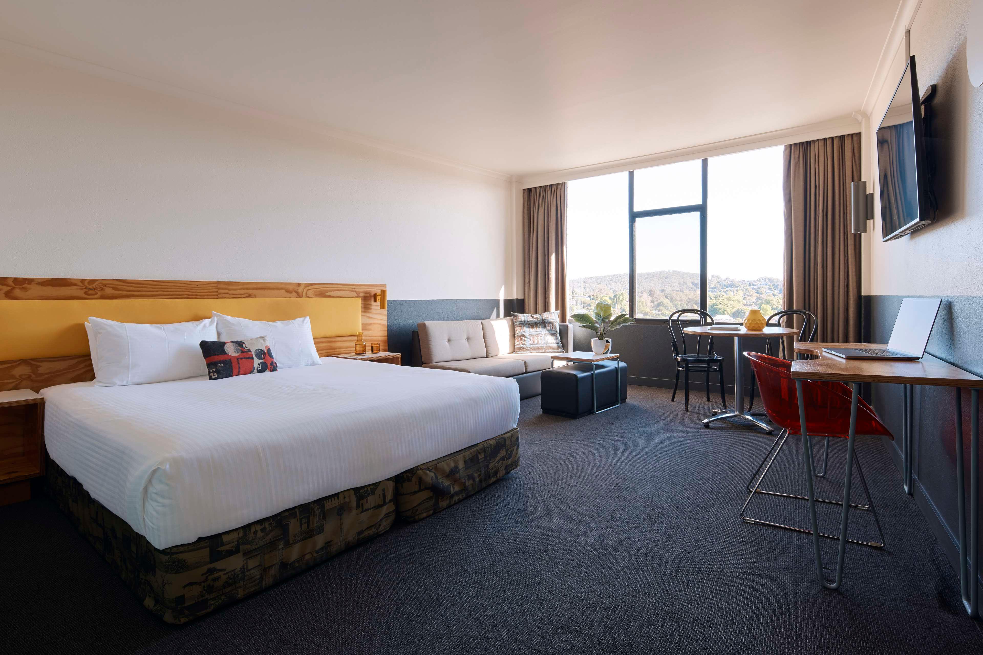 Atura, Deluxe, King Bed