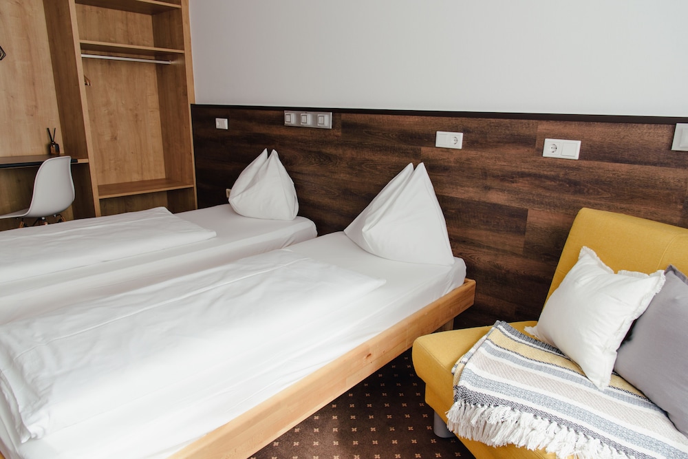 Hotel Drei Kreuz 16/34