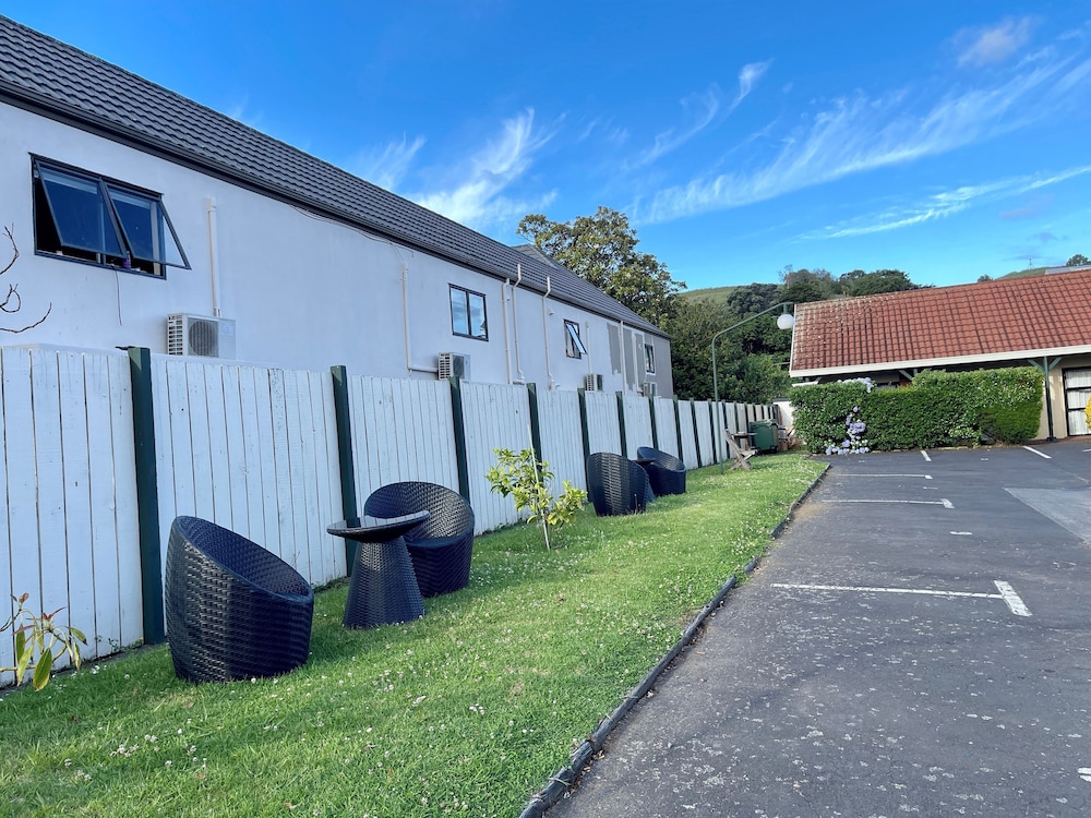 TUDOR COURT MOTOR LODGE 60/70