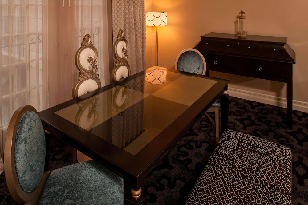THE SIENA HOTEL, AUTOGRAPH COLLECTION 23/57