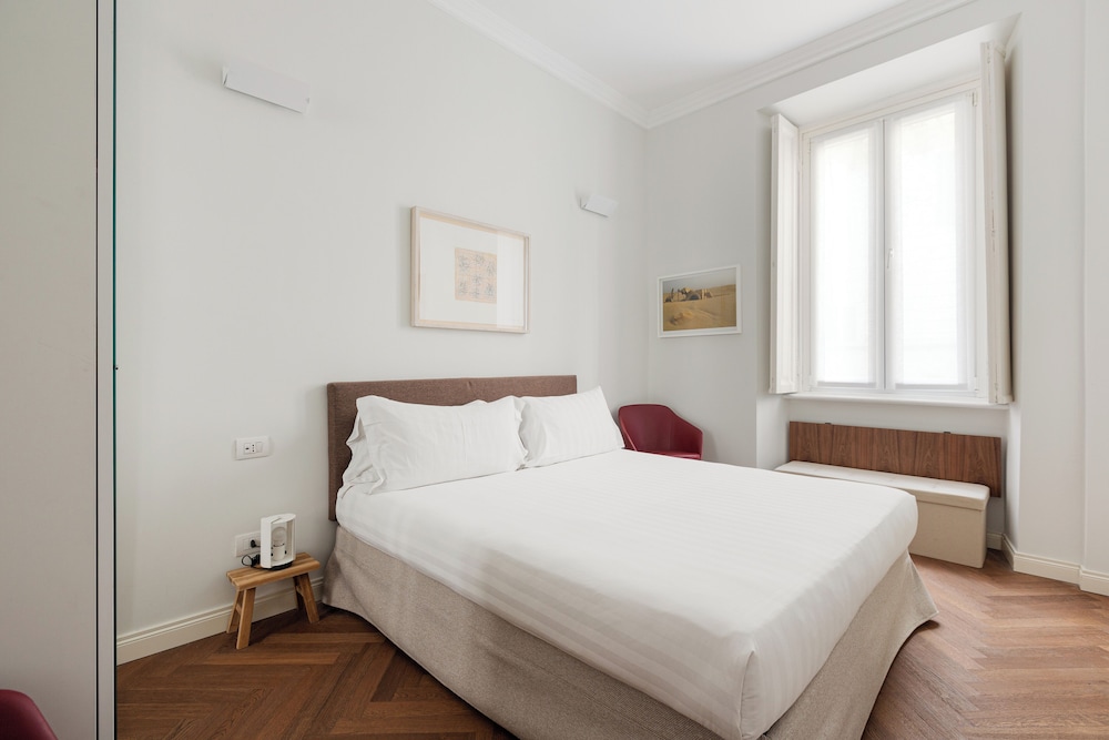 Brera Apartments In San Babila 12/50