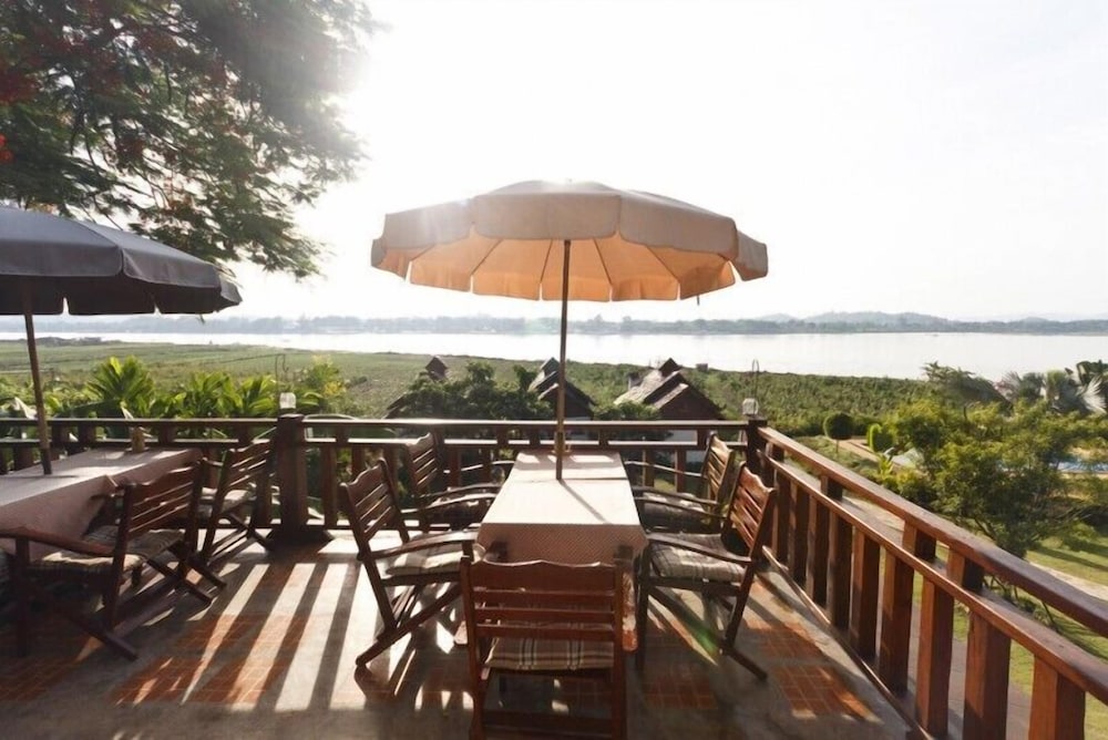 Gin's Maekhong View Resort & Spa 25/37