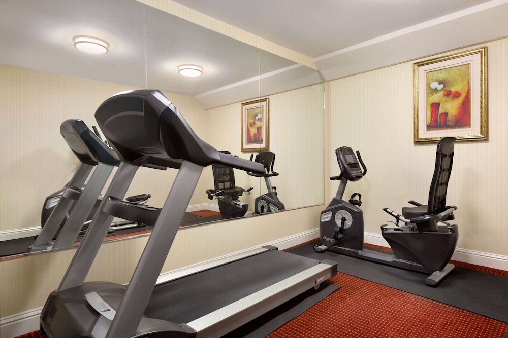 Ramada by Wyndham Oakland Downtown City Center 30/42