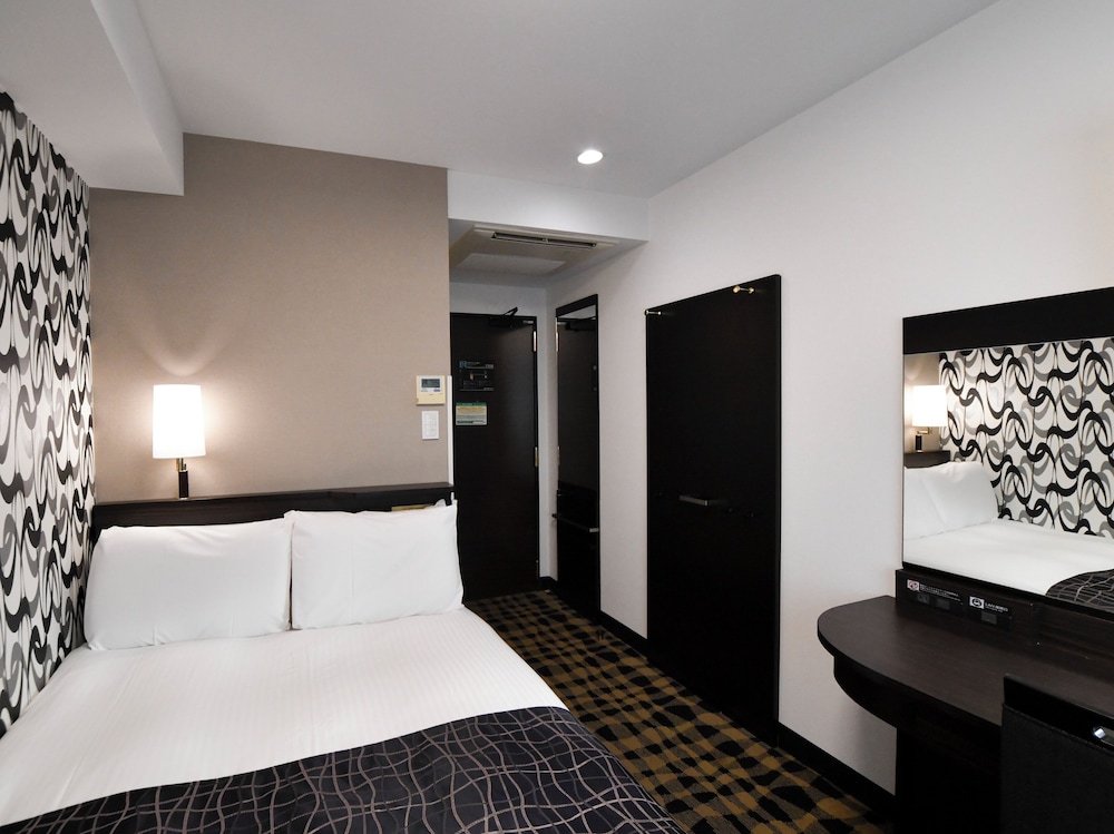 ROOM, DOUBLE BED
