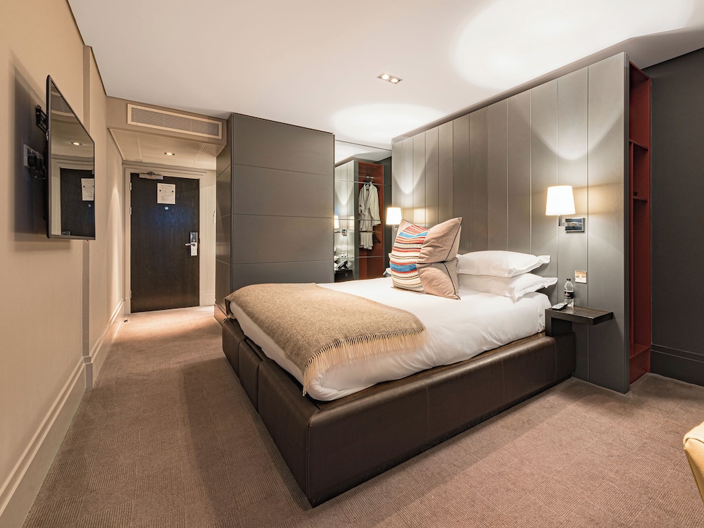 ROOM, KING BED