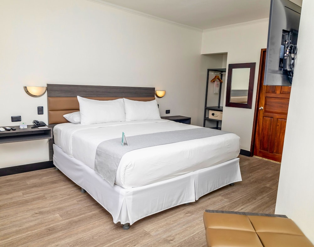 TRAVELERS, EXECUTIVE, KING BED