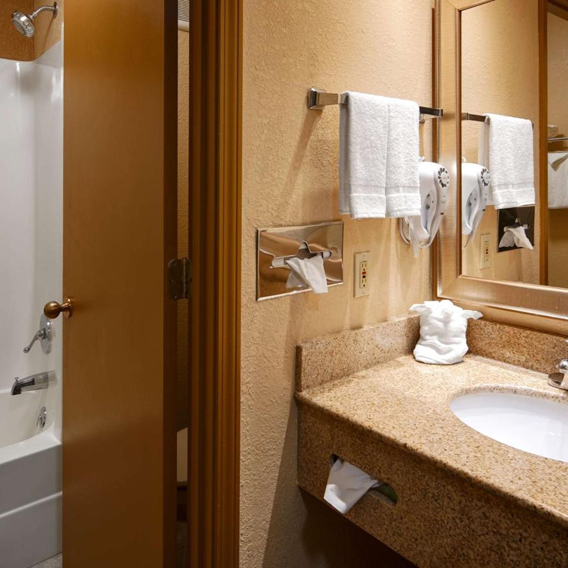 غرفة ديلوكس بسرير كينج، Best Western Martinsville Inn 10/10