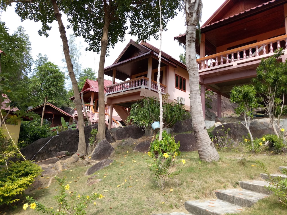 J.B Hut Bungalow 53/59