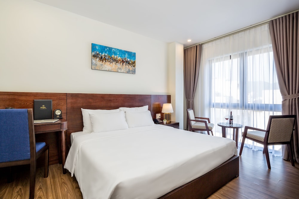 Premium, King Bed, City View
