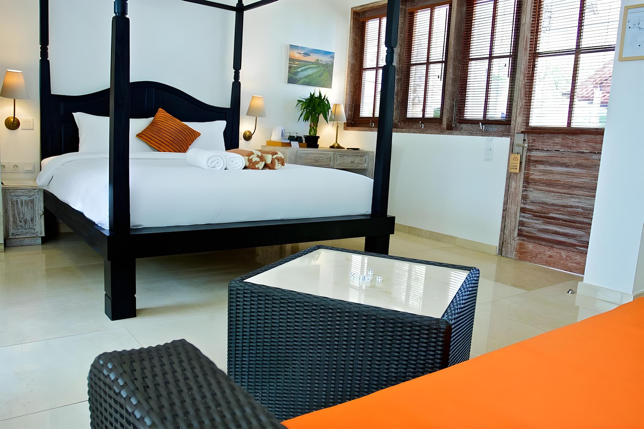 Dolphin, Family, Double Bed, Pool View
