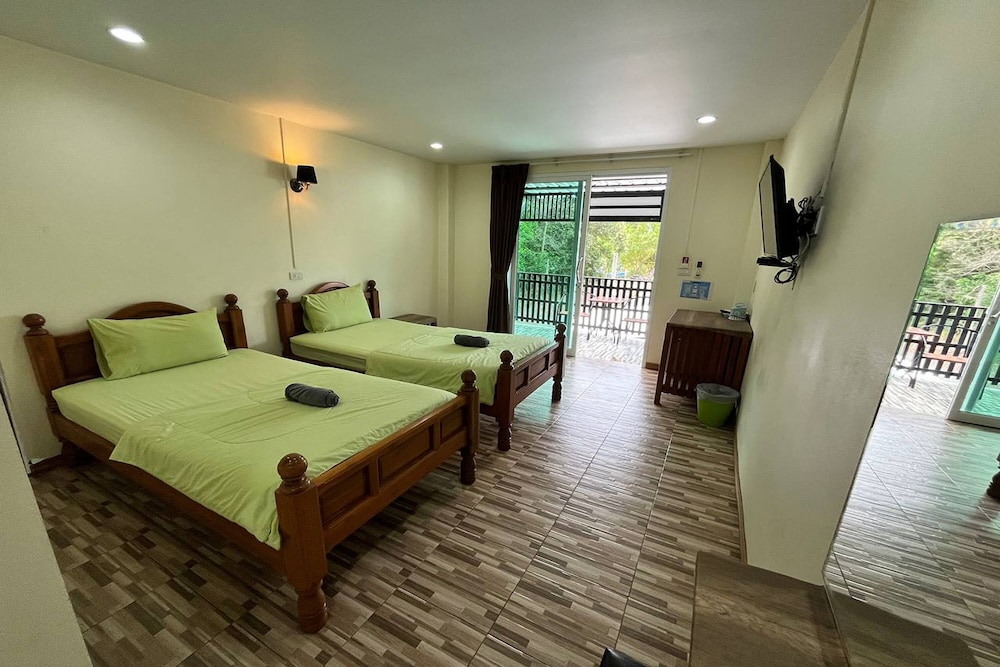 Pleai Ta Lea Resort Chaolao Beach 24/57