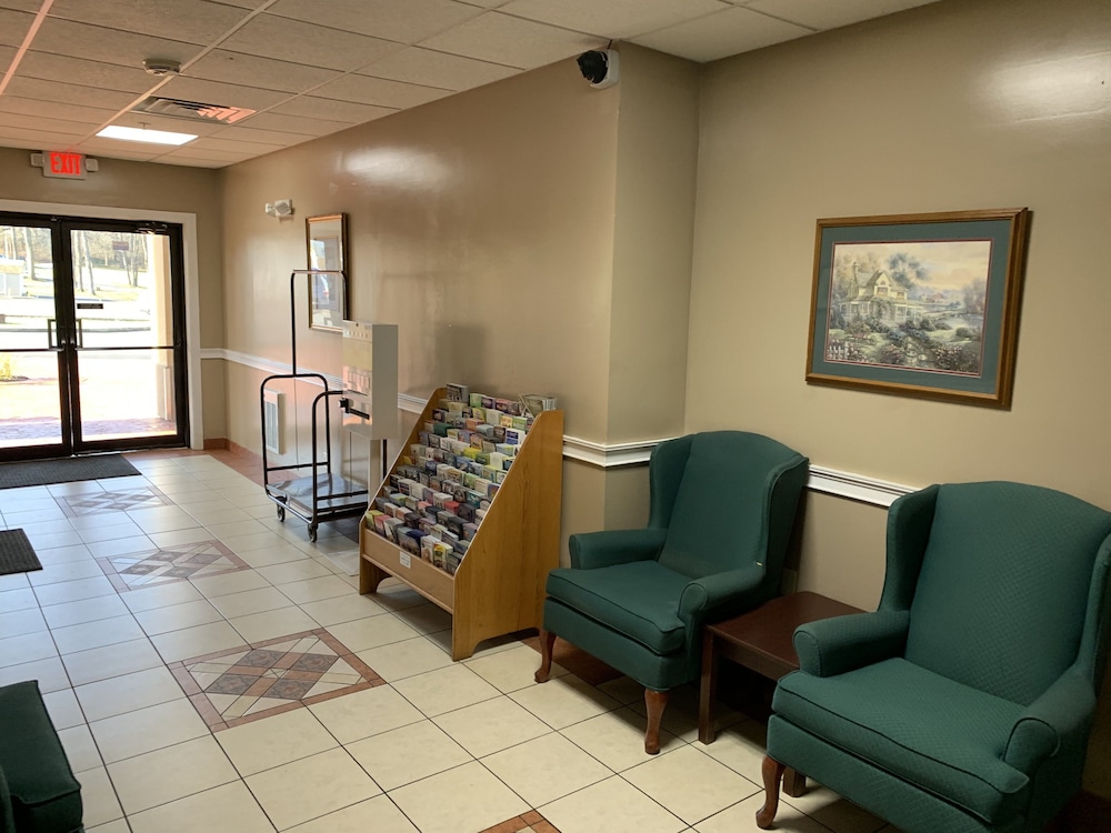 Econo Lodge Inn Suites 28/35