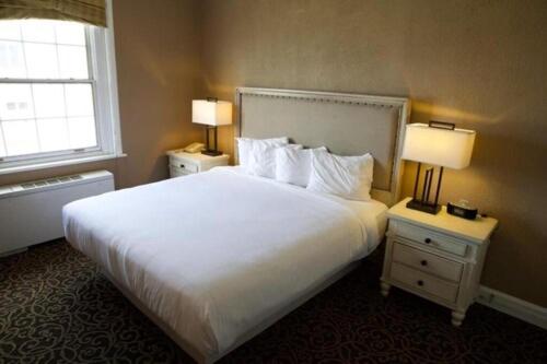 Vintage, Queen Bed