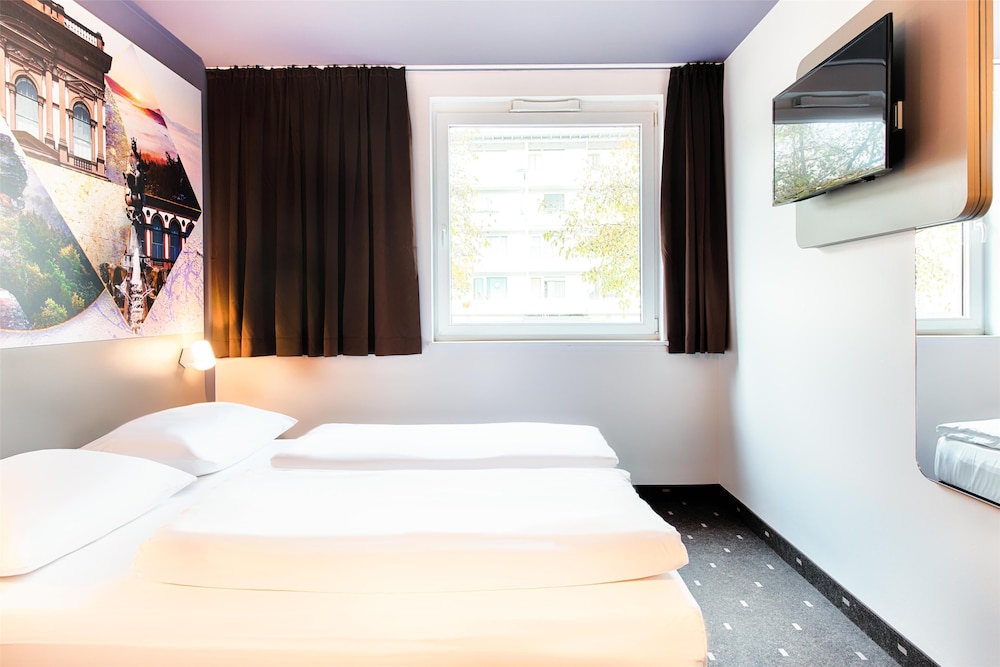 Room, Queen Bed