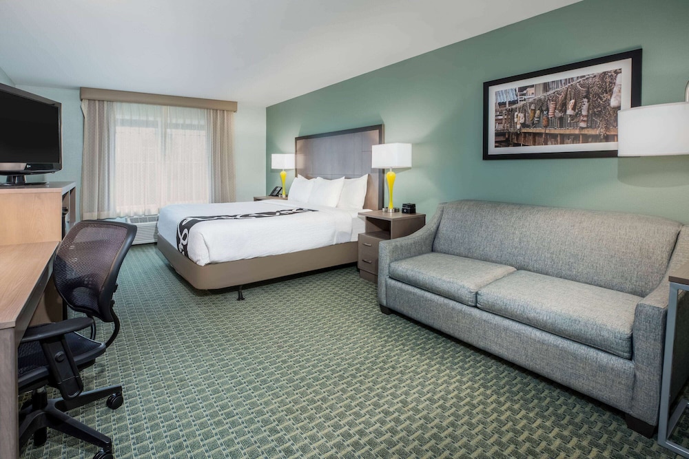 La Quinta Inn Suites By Wyndham Newport 15/40