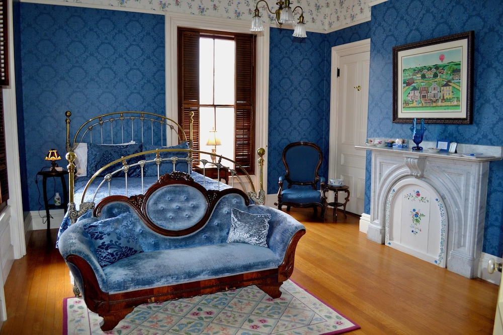 Blue, Queen Bed