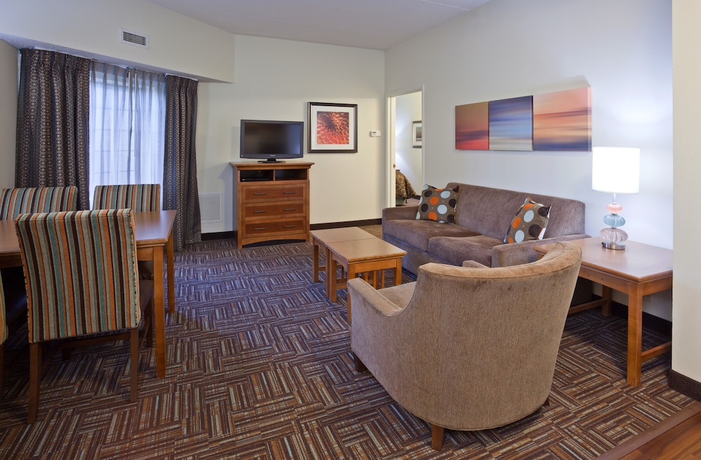 Candlewood Suites Eagan Arpt South - Mall Area, an IHG Hotel 43/68