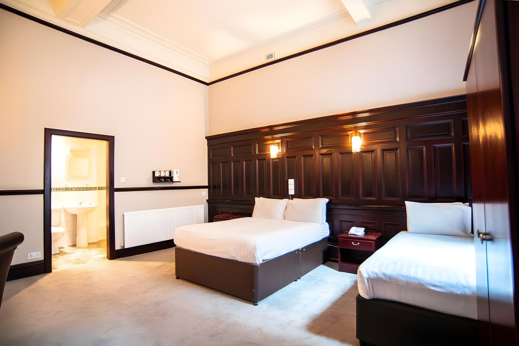 Room, Triple, Multiple Beds