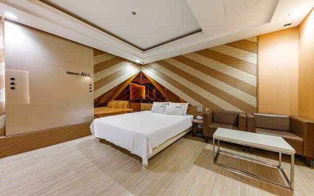 Ava Hotel Changwon 8/99
