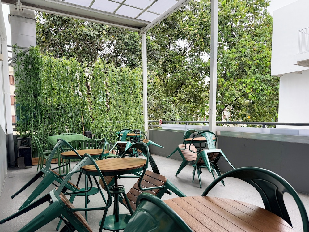 Futura Boutique Hostel 65/70