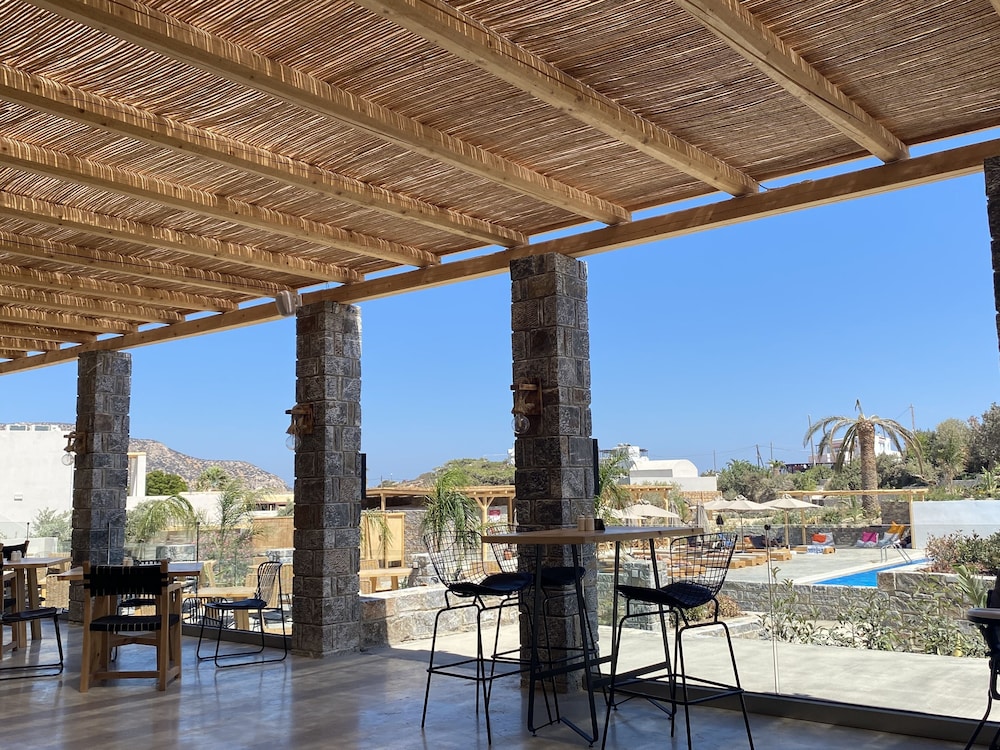 Helios Beach Hotel & Bungalows 25/48