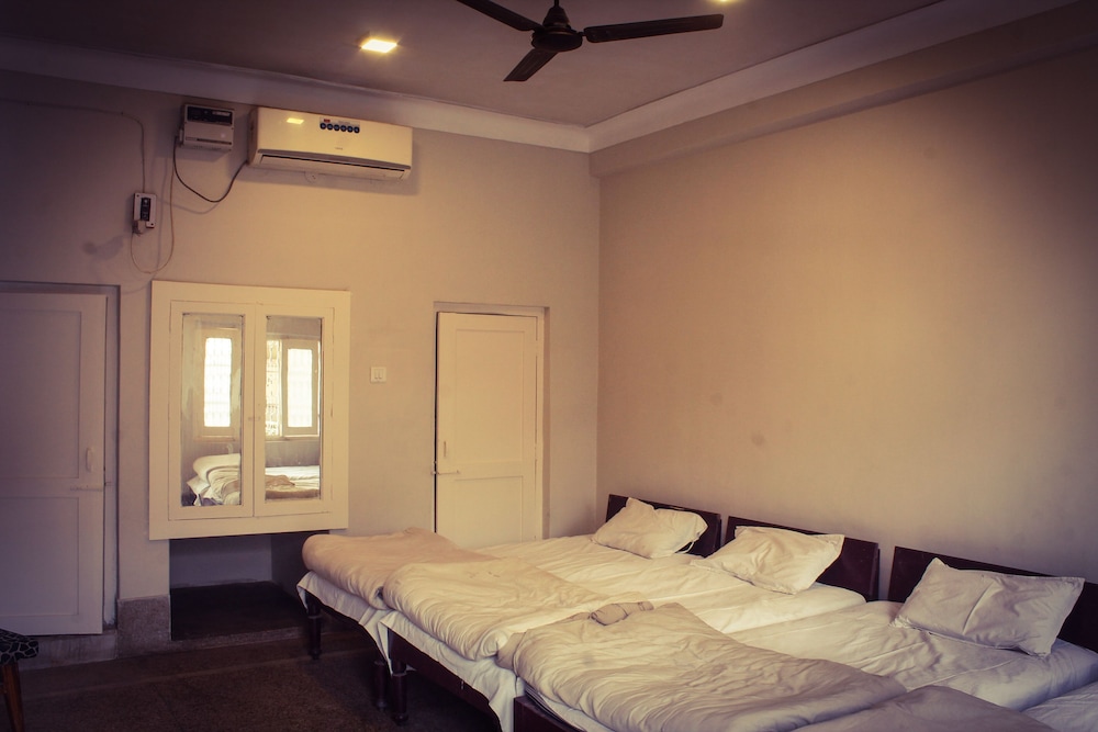 Hotel Anand Palace 4/40