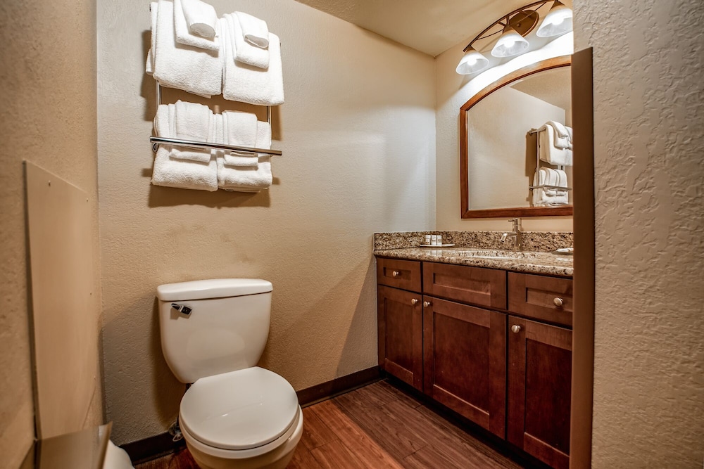 La Quinta Inn & Suites by Wyndham Cocoa Beach Oceanfront 12/54